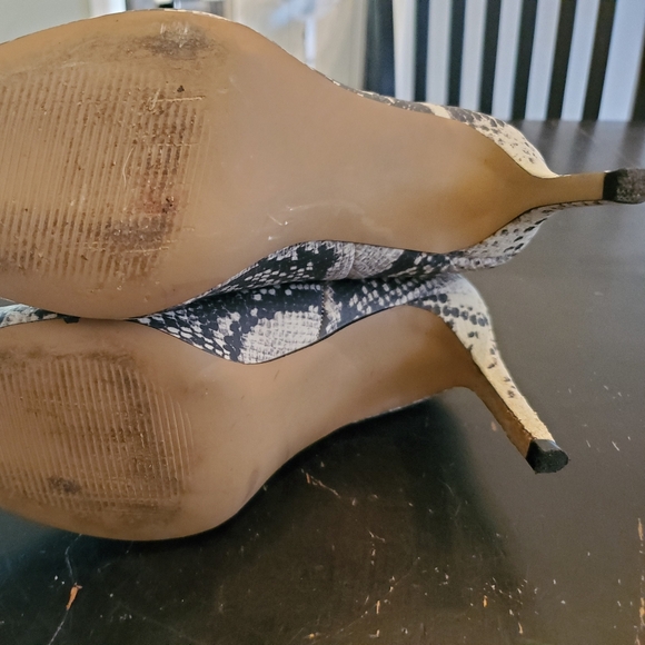 Steve Madden "KINGA" Snakeskin Boot, Size 8 - Picture 5 of 6